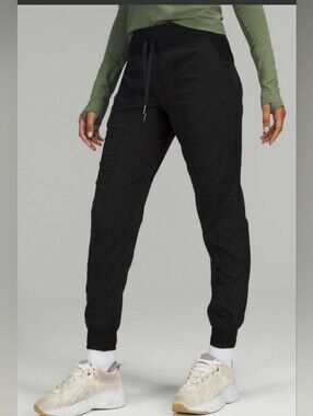 Lululemon Dance Studio Mid-Rise Joggers pants black EUC Perfect condition 8